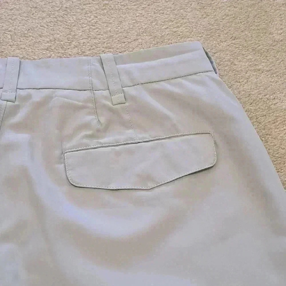 Men's Grey Shorts Victorinox Size 36 Active  Lightweight Golf - Picture 10 of 16